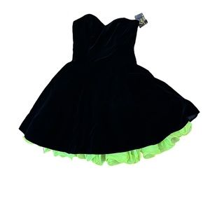 Vintage DeLaru by Joseph Lara black Cocktail Dress with Lime green Accents 11/12